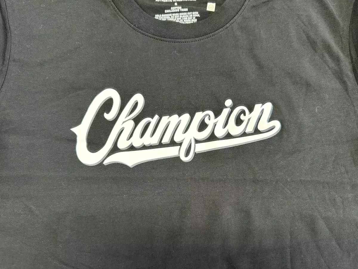 CHAMPION WOMEN'S GRAPHIC BLACK TEE