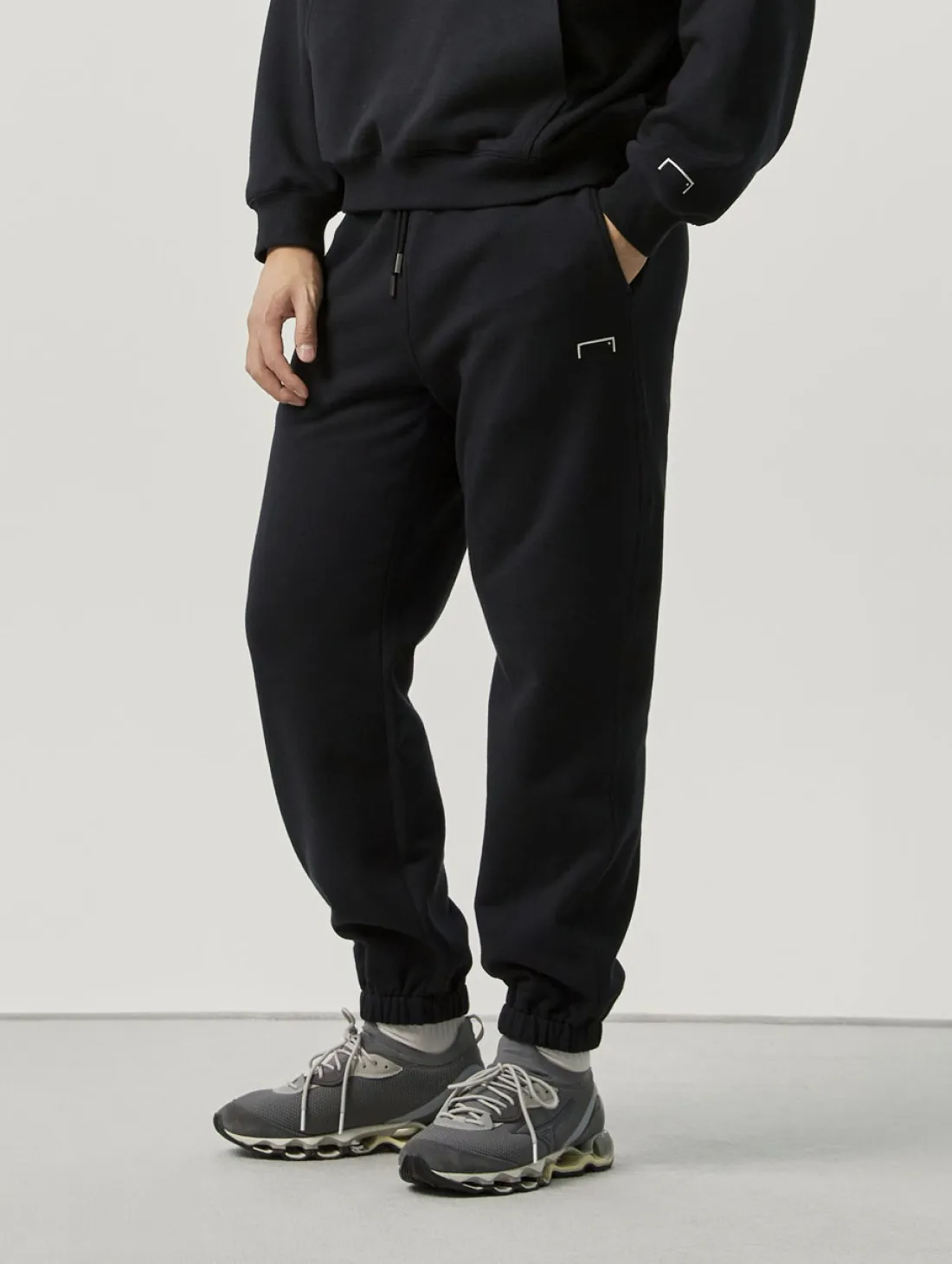 ESSENTIAL JOGGER PANTS-BLACK