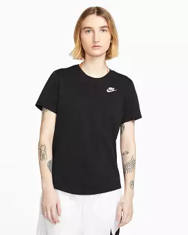 NIKE WOMEN'S SPORTSWEAR CLUB ESSENTIALS BLACK TEE