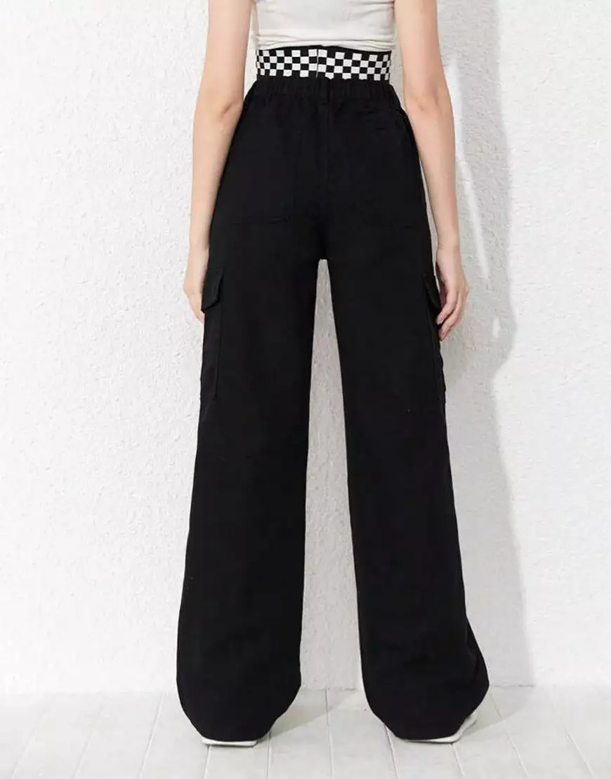 Wide Leg Jeans Cargo Pockets in Jet Black