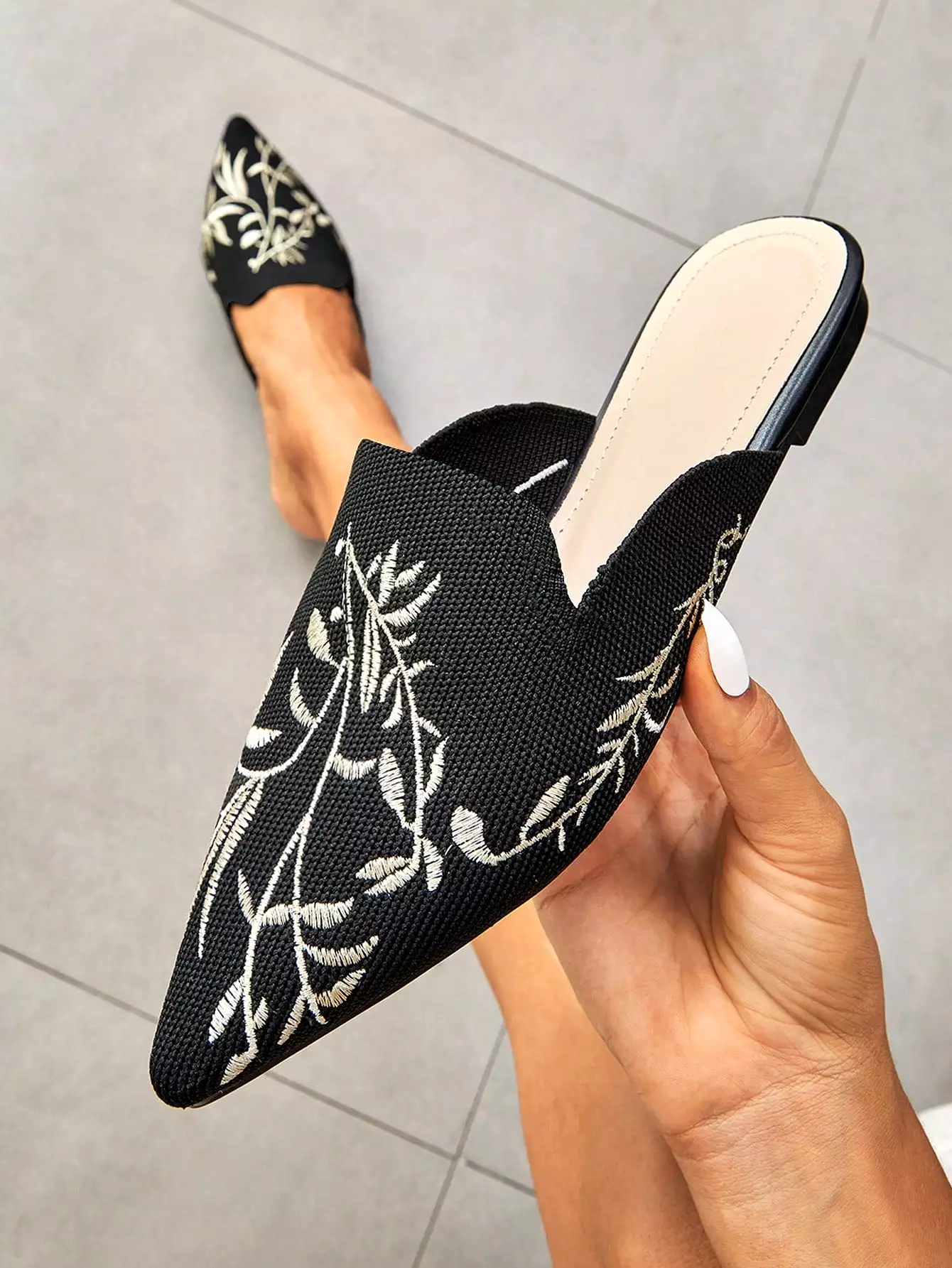 Women Shoes Pointed Toe Stylish Comfortable Basic Black Leaf Embroidery Flat Mules